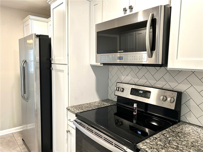 Building Photo - 301 Crestview Dr