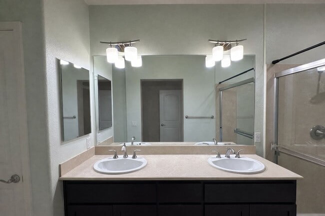 Building Photo - 3/3 Tri Level Berryessa Beauty is ready for YOU!