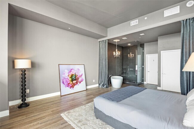 Building Photo - 480 NE 31st St