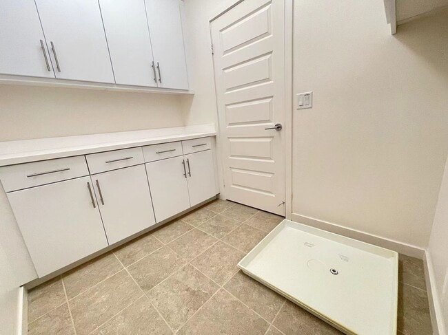 Building Photo - 3 Bedroom home for leasing in Lake Forest