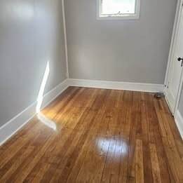 Building Photo - 25 Saxon St