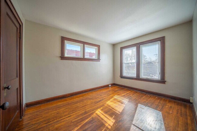 Building Photo - 119 E 7th Ave