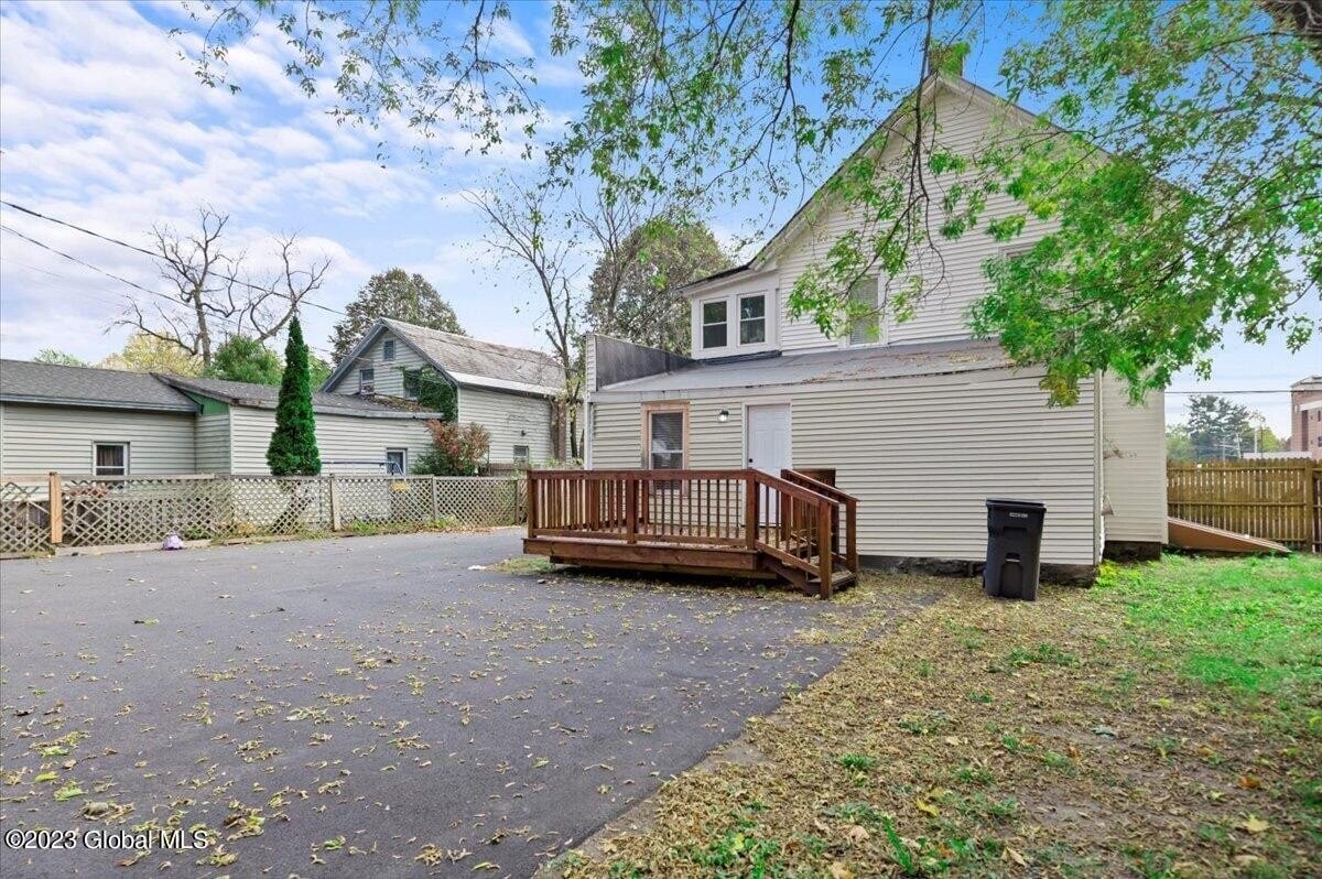 Building Photo - 57 Montcalm St