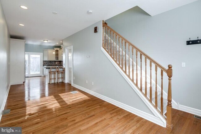 Building Photo - 2243 Kimball St