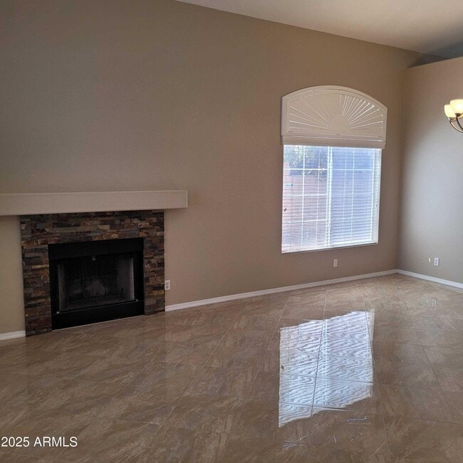 Building Photo - 832 N Benson Ln
