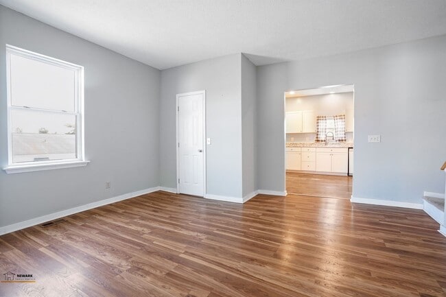 Building Photo - Quality 2 Bed 1.5 Bathrooms Home - Availab...