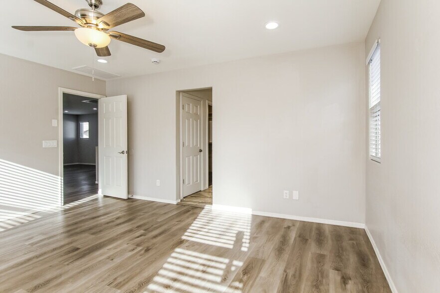 Building Photo - 16417 W Latham St