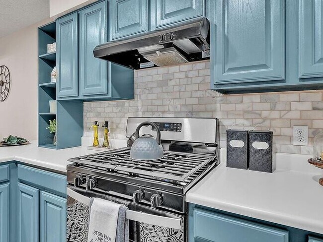 Building Photo - Single-level living at its finest! This co...