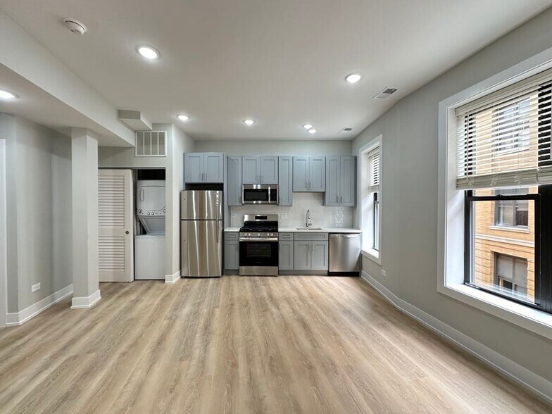 Building Photo - 451 W Belden Ave
