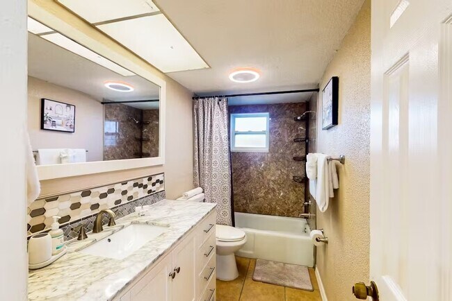 Building Photo - 4015 Audubon Dr