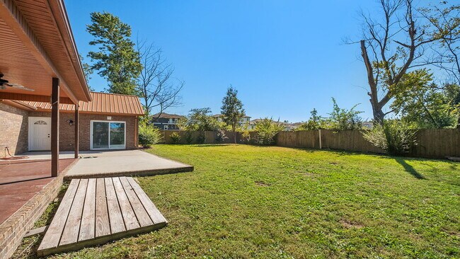 Building Photo - 1414 W Cypress St