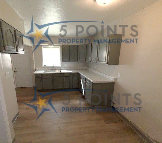 Building Photo - 1026 Francis Ave SE