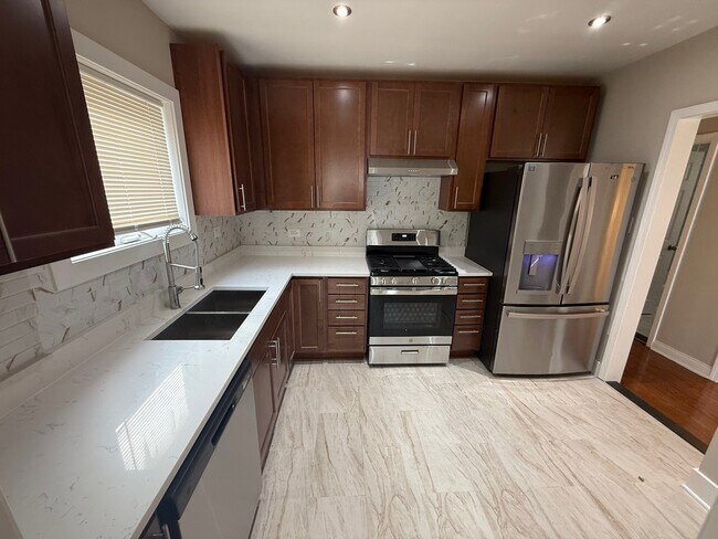 Building Photo - 10154 S Calumet Ave