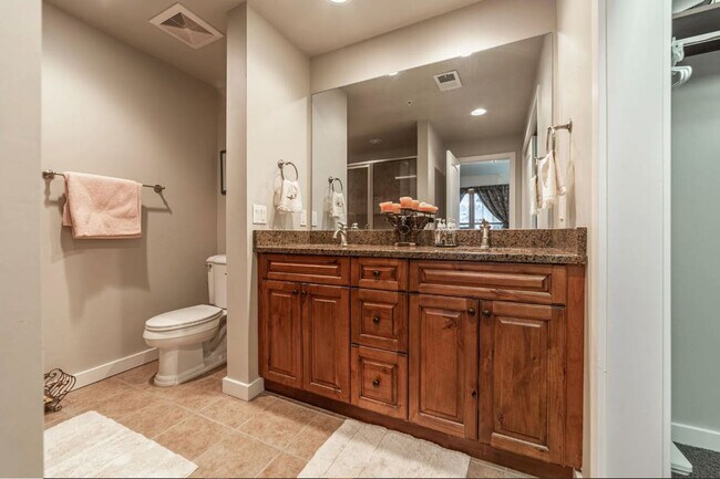 Building Photo - Monterra 2 bedroom 2 Bath on Main level