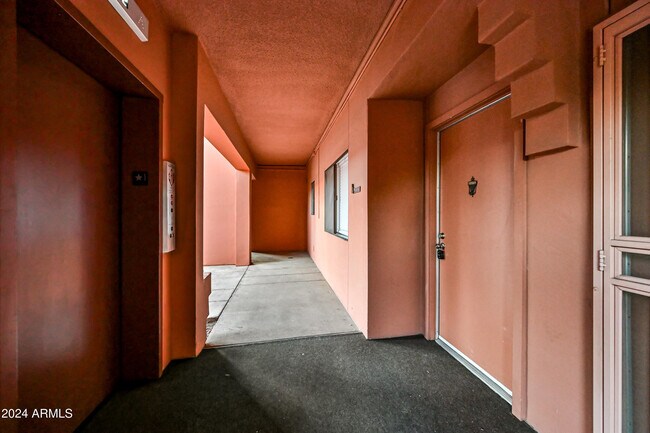 Building Photo - 12212 N Paradise Vlg Pkwy S