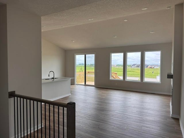 Building Photo - 1131 NW Petersen Dr