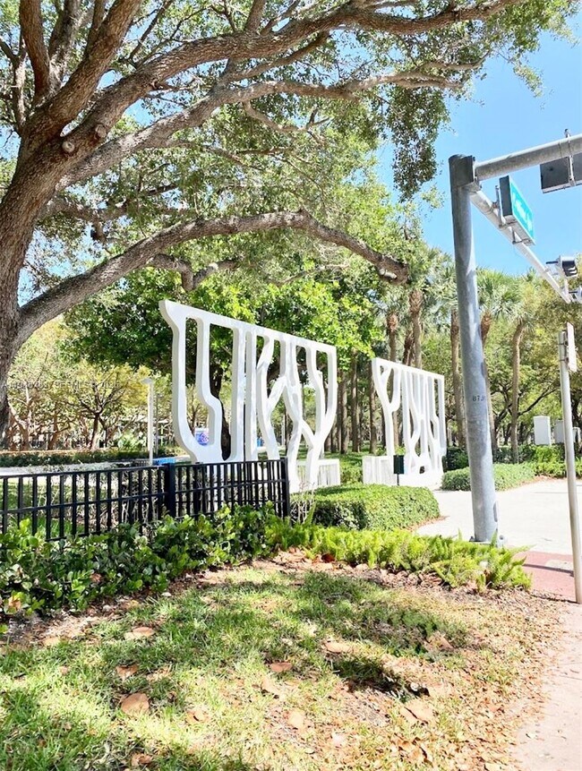 Building Photo - 8132 Harding Ave