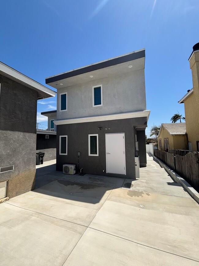 Primary Photo - 3 bed 3 bath Home for Rent in San Diego WA...