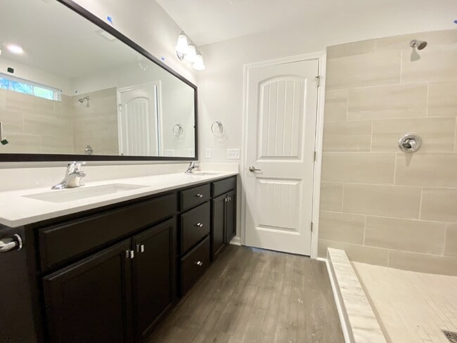 Building Photo - Four Bedroom Home in Millstone Landing!