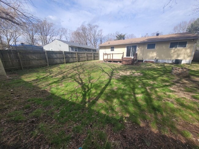 Building Photo - Gorgeous 4 Bedroom Home with Large Fenced Backyard