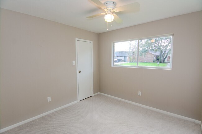 Building Photo - 6703 Stonewater