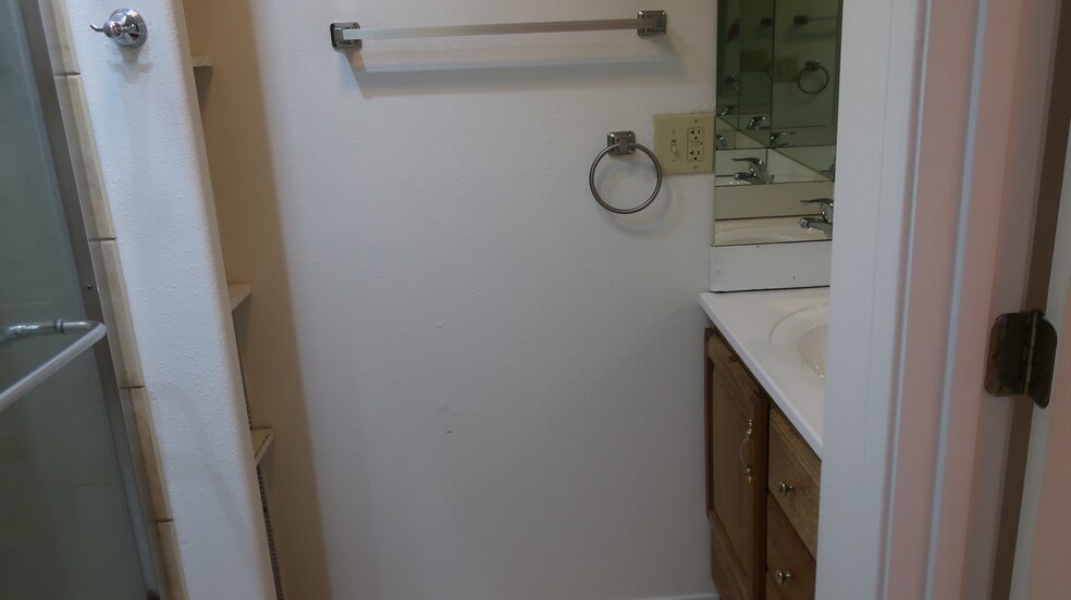 Building Photo - 1019 W Park St