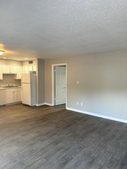 Building Photo - 2075 Clingan Dr NW