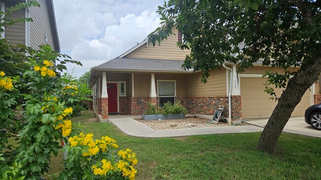 Building Photo - 112 Rustic Tr