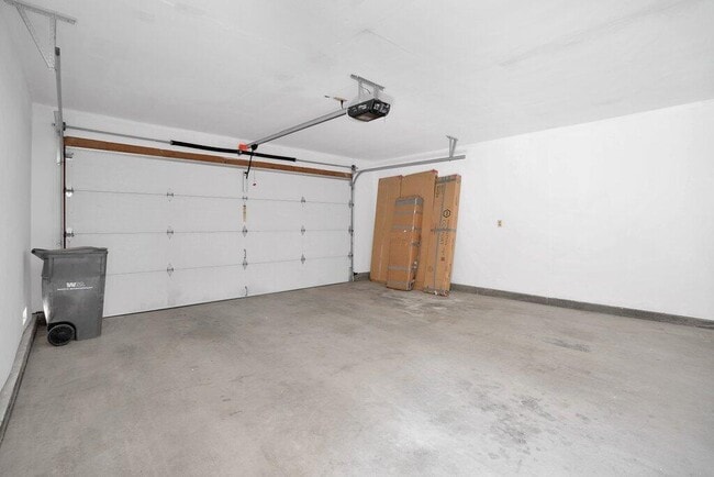 Building Photo - 77623 Woodhaven Dr S