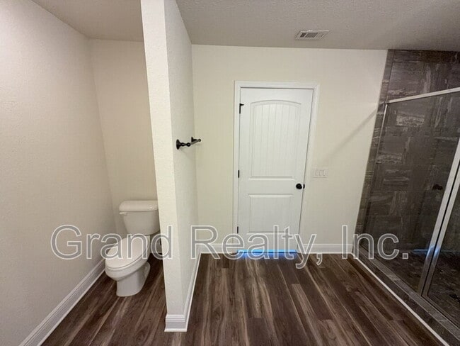 Building Photo - 4417 Village Oak Ln