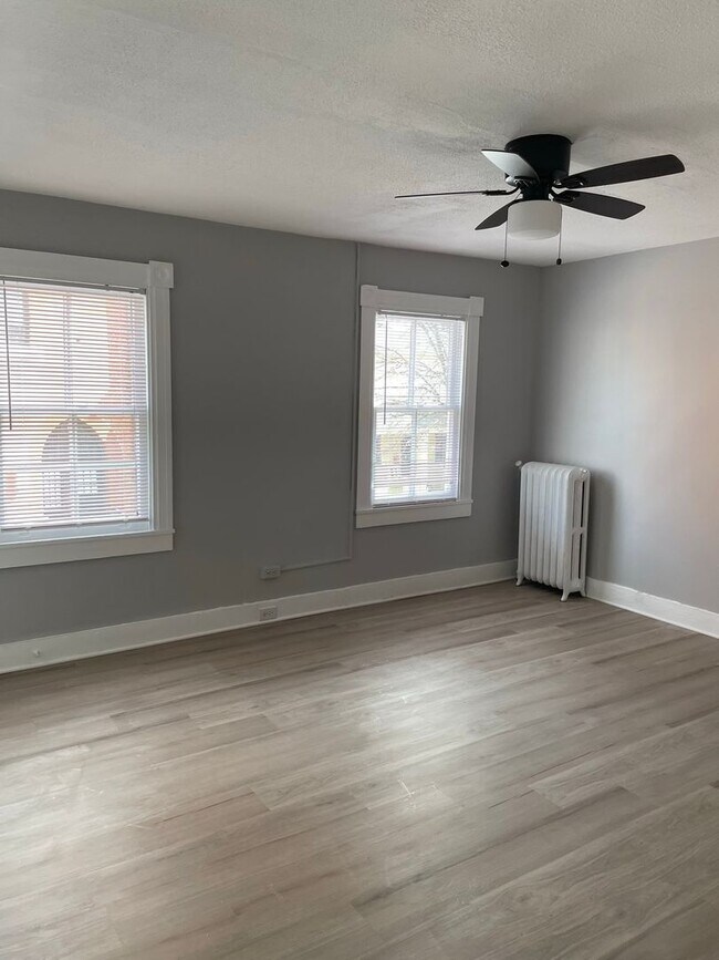 Building Photo - Small pets are welcome with an additional deposit and monthly pet rent.