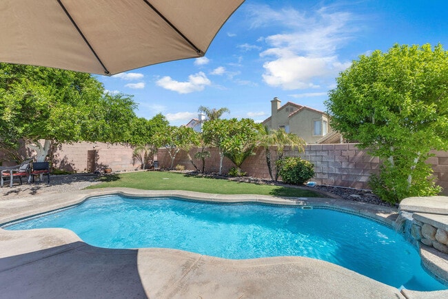 Building Photo - 44310 Villeta Dr