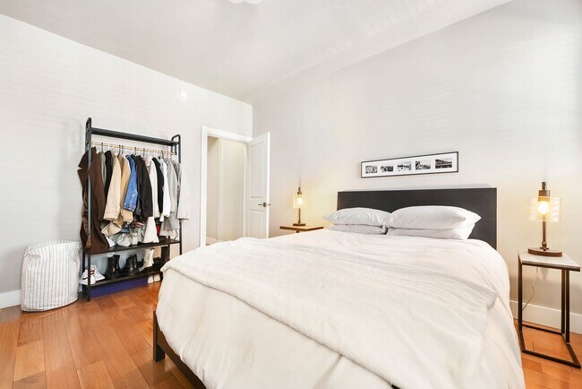 Building Photo - Completely remodeled 2 bedroom/office in Lawrenceville