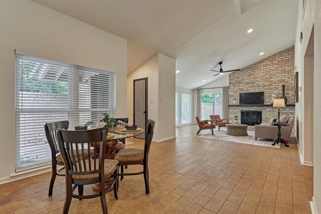 Building Photo - 2351 W Settler's Way