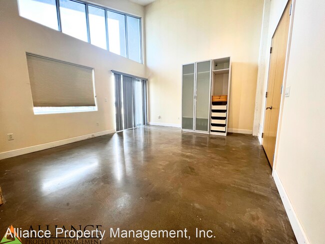 Building Photo - 2 br, 2 bath House - 820 N. Manhattan Ave....