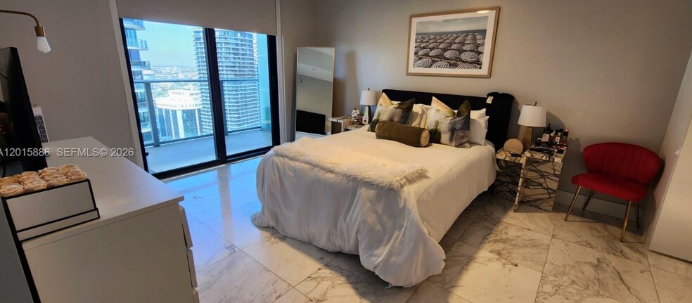 Building Photo - 1010 Brickell Ave
