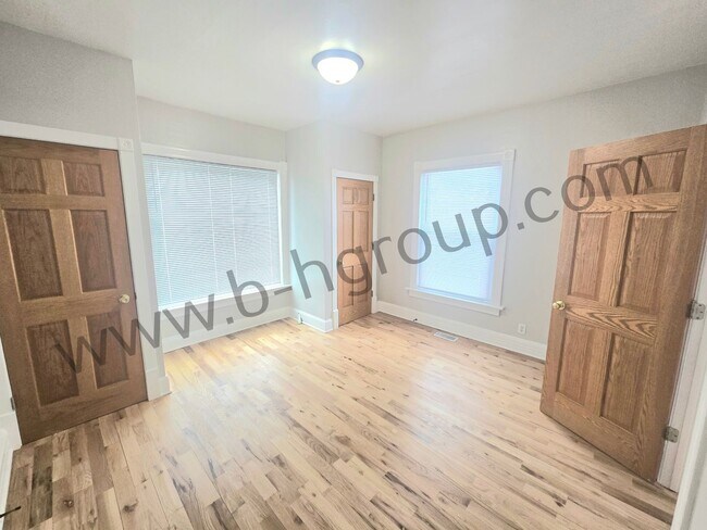 Building Photo - 1925 53rd St