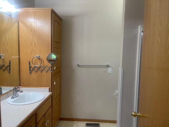 Building Photo - OZARK HOME CHECK OUT this charming 3 bedro...