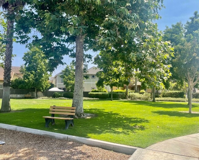 Building Photo - Pet friendly House Santa Maria