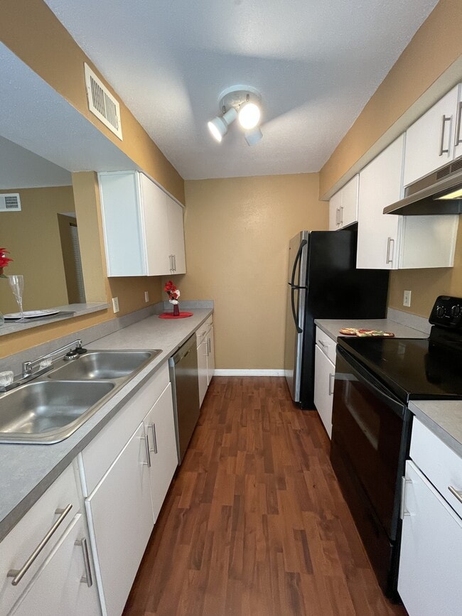 Primary Photo - 2350 NW 33rd St