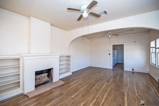 Building Photo - 632 S 4th Ave