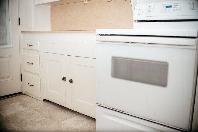 Building Photo - 204 E High St