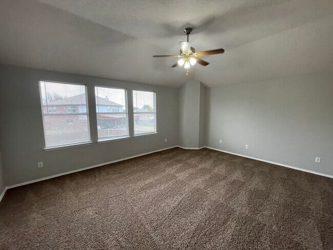 Building Photo - Beautiful 4 bedroom 3 bath home!