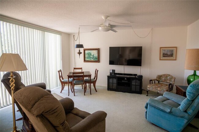 Building Photo - 2630 Pearce Dr