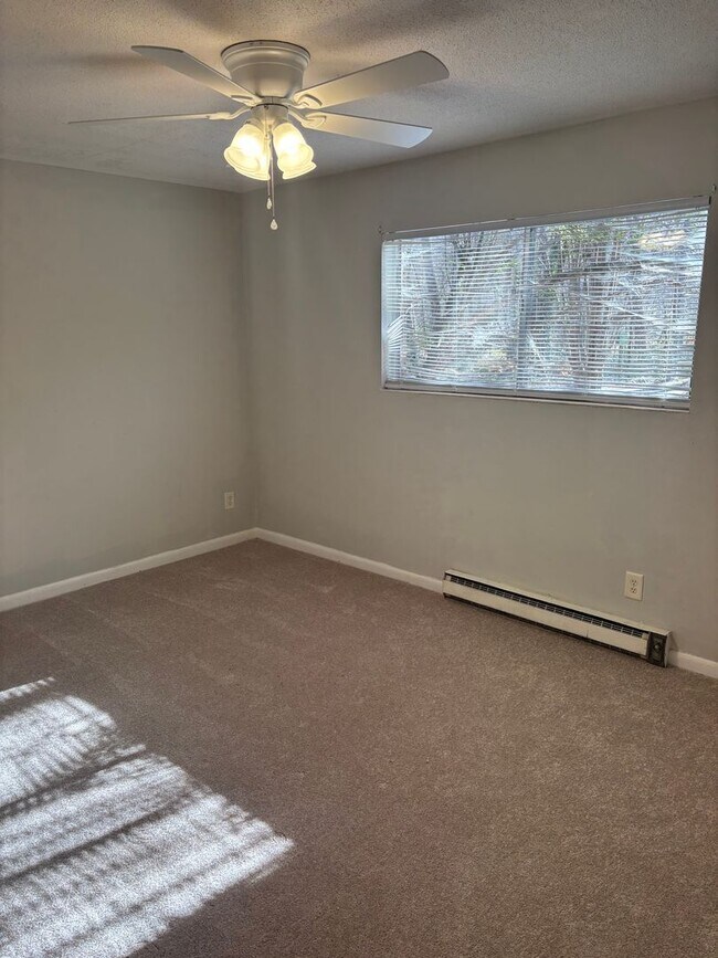 Building Photo - 2 bedroom near University Place