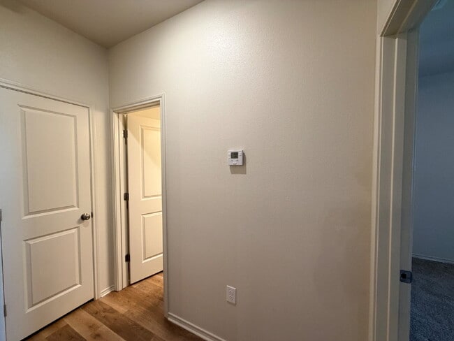 Building Photo - 2 bedroom 2 bathroom