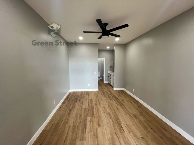 Building Photo - 2410 Albatross St