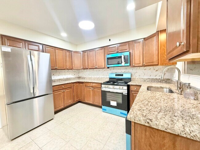 Building Photo - 588 Avenue A