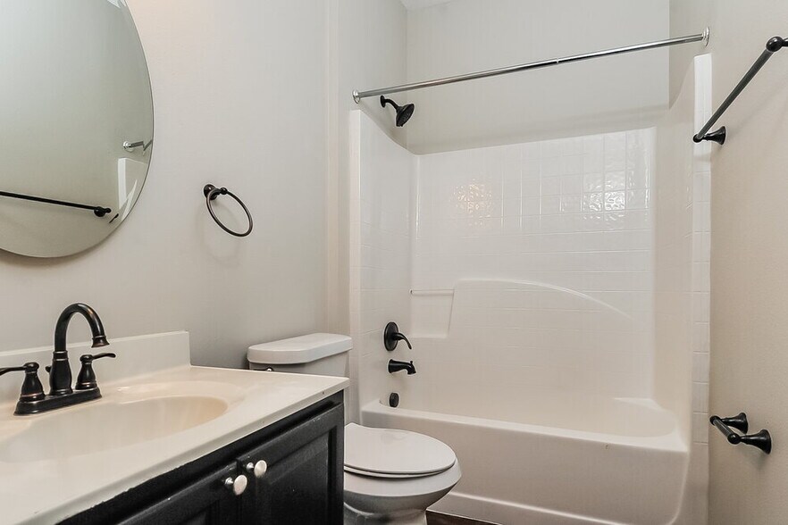 Building Photo - 1806 Eagle Pines Circle