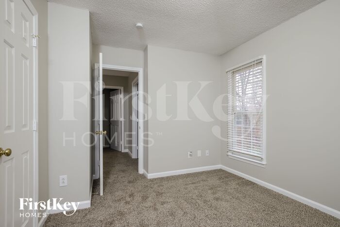 Building Photo - 120 Crestway Ct